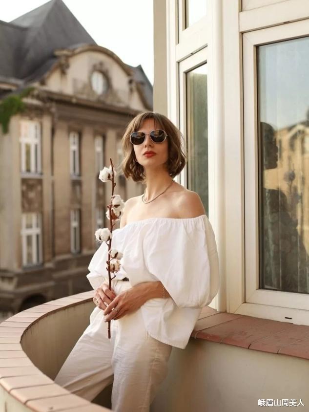 发型|?女人过了50岁尽量少烫“大妈卷”，试试这5种发型，时髦显气质