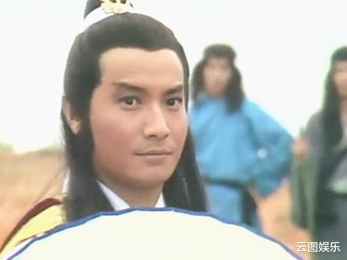 易烊千玺|70岁石修头发浓密帅气十足,与69岁郭锋罕同框,差1岁却像两代人