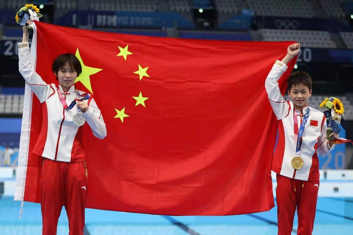 时尚风行派|14岁全红婵霸气夺金！穿浪花泳衣彰显中国美，郭晶晶鼓掌好激动
