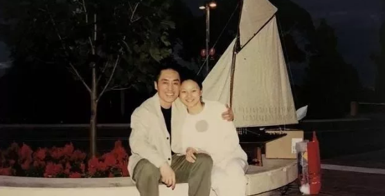 张艺谋|张艺谋：给小11岁岳母尽孝坦然从容，你们就是我的亲人