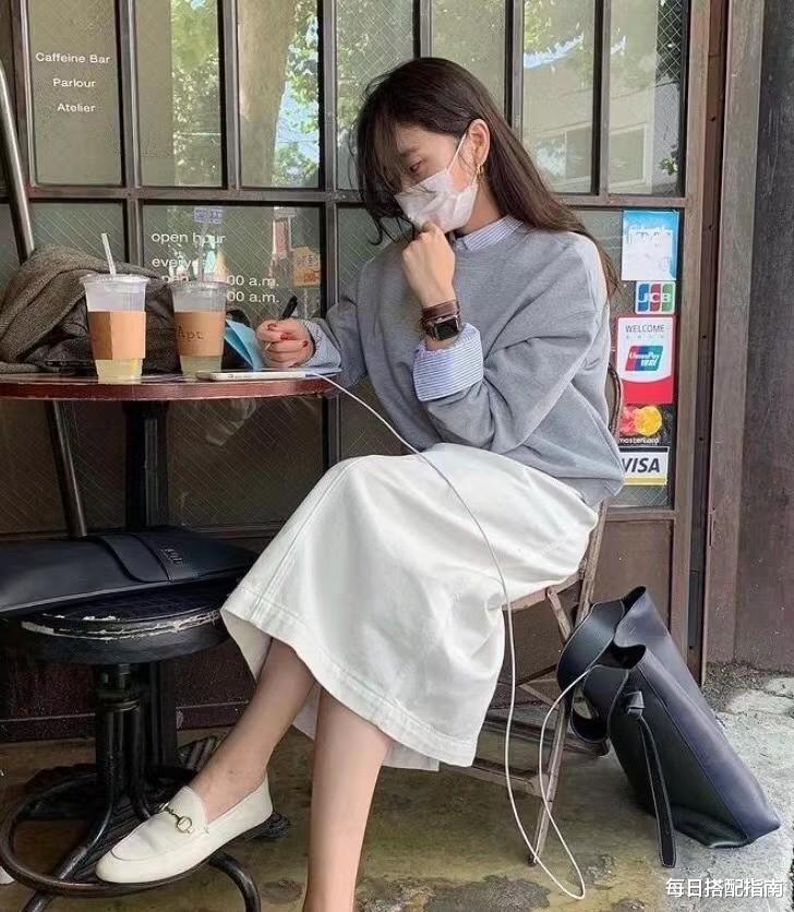 每日搭配指南 秋冬卫衣怎么穿才时髦？掌握这3个搭配方法，休闲随性又好看