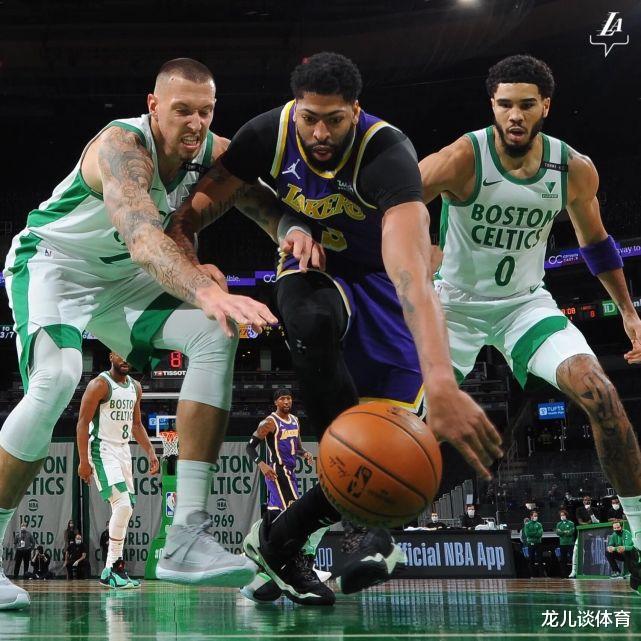 湖人队|早说把他换下来啊，苏群都急了！老詹真的谢谢你，是你拯救了湖人