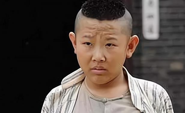 侯祥|他曾出演《家有儿女》，35岁还在演孩子，与老婆同框似母子