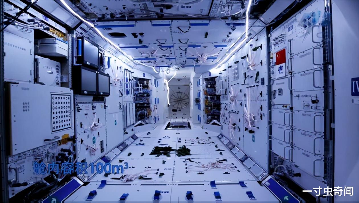 美国“龙”飞船厕所漏尿解决了?NASA:憋尿,少上厕所,穿纸尿裤