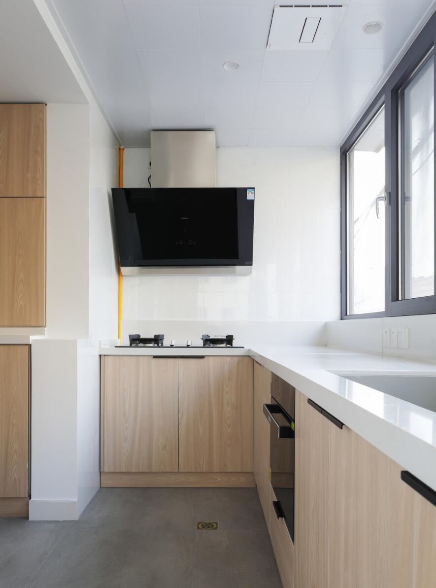 小拾谈装修|玄关做转角柜，客厅一分为二，这个家我看不到一点浪费，太实用了