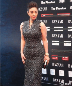 宋茜|紧身礼服太折磨女星了!肥肉现原形、还被勒到进医院,好笑又心酸