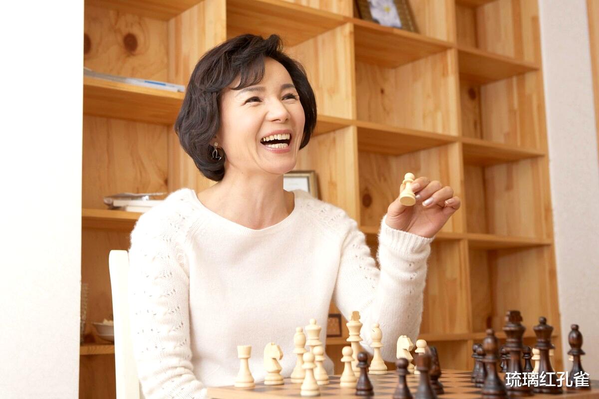 琉璃红孔雀 57岁女人自述：去公园跑步，因为一段露水情缘，毁了30年婚姻
