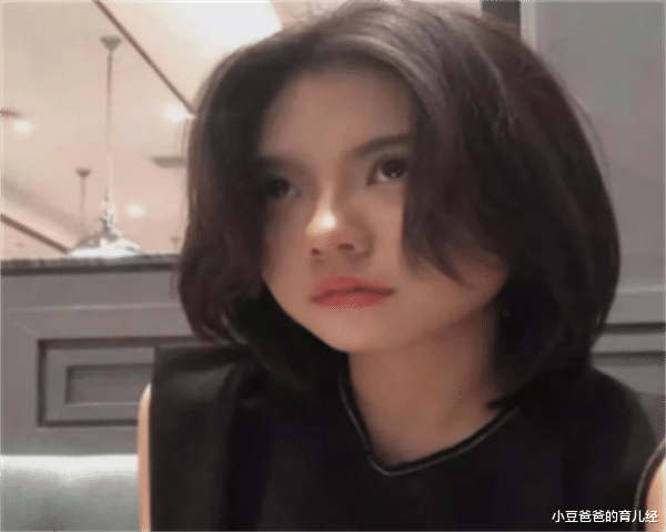 小豆爸爸的育儿经|海南“超美女教师”火了，气质比明星优越，网友：美貌与智慧并存