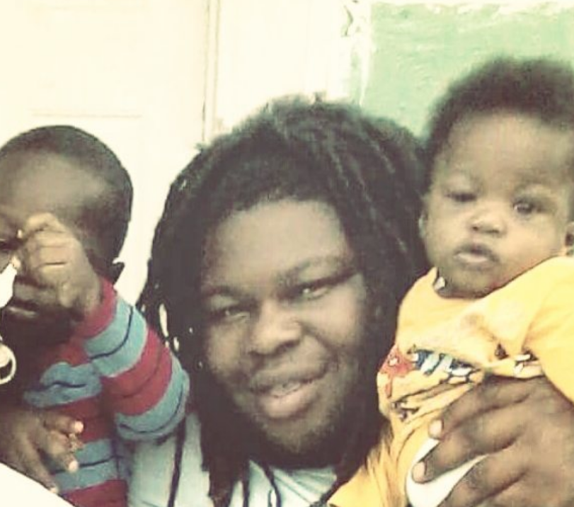 哈利·贝瑞|一路走好！30岁黑人演员去世无钱下葬，留下10岁儿子和13岁继子