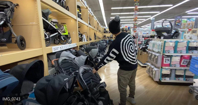 郑爽|张恒养娃照片曝光！独居美国凌乱简陋小屋，亲妈不在用朋友奶喂养