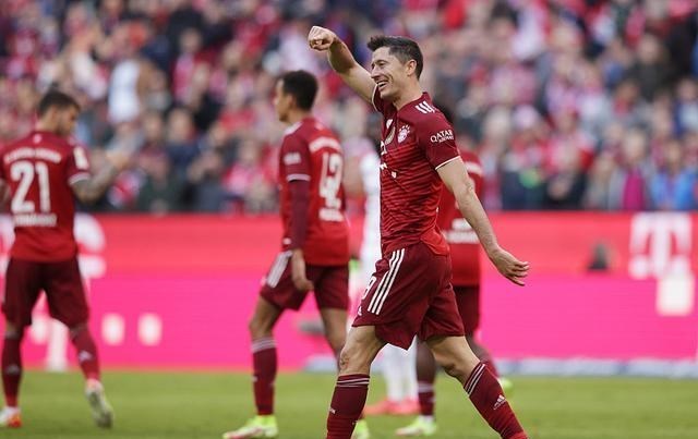 说DJ的妈妈|拒绝传球,莱万的自私激怒了队友!这一次,拜仁球迷均力挺托利索