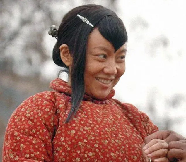 殷桃|42岁凭“少女腰”火上热搜！她这些年是怎么偷偷变美的啊？