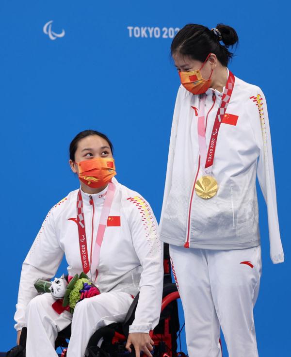 全球时尚号|“无臂美人鱼”卢冬,获得残奥会三金并且打破纪录,精神可嘉