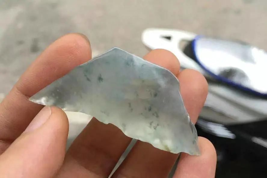 雕刻|翡翠原石边角料经过雕刻，出货十分惊艳！