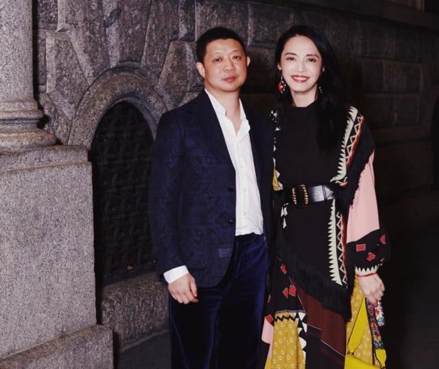 姚晨|姚晨:再婚嫁普通丈夫,私藏的存折牵出泪水,今儿女双全很幸福