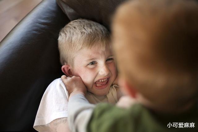 小可爱麻麻|孩子“窝里横，外面怂”的性格，和父母有很大关系，值得我们反思
