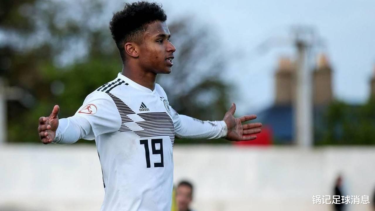 德國(guó)隊(duì)|德國(guó)小球隊(duì)培養(yǎng)國(guó)腳前鋒，他若轉(zhuǎn)會(huì)，半職業(yè)隊(duì)將多出450萬歐元收益