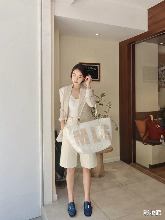 彩妆派|成熟上班族，极简风格的穿搭很是适合，尽显优雅脱俗的气质