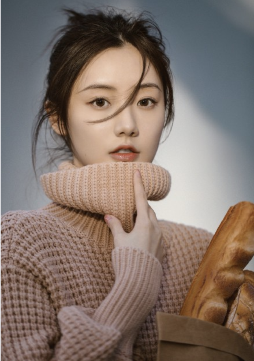 写真|新生代演员张乔耳分享尽兴生活  冬季写真好暖好有爱