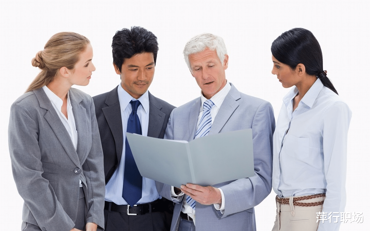 |不拍马屁也不阿谀奉承，职场沟通善用3个套路，领导欣赏，同事佩服