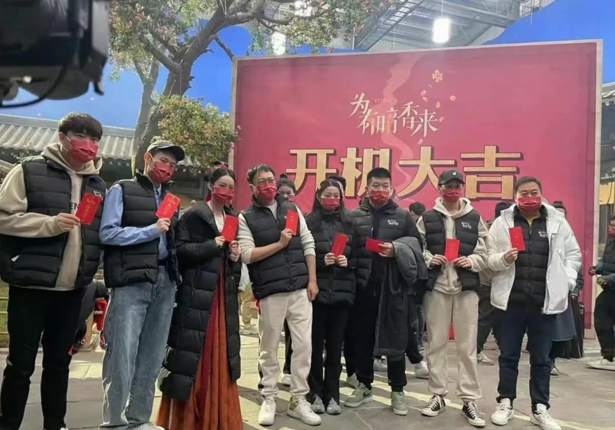 李沁|新剧一开机就上热搜，与白鹿李沁争最佳女主，资源好到让人眼红