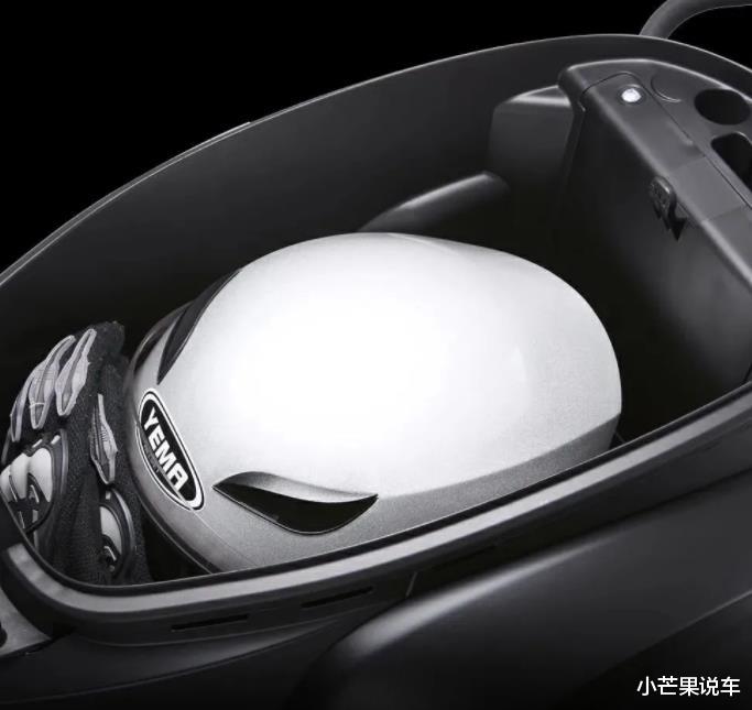 光陽新款精品踏板車，顏值出眾，大容積座桶可放頭盔，售16800元-圖4
