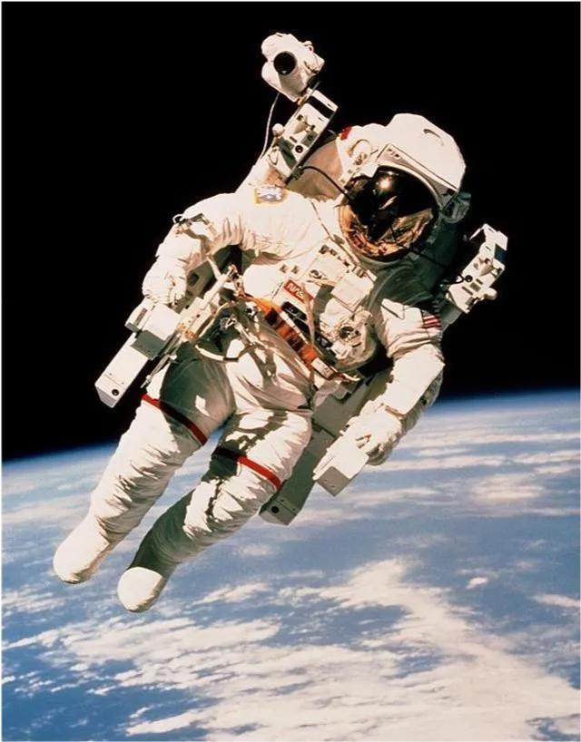 基因|要是宇航员不小心掉入太空，他的尸体会腐烂吗？
