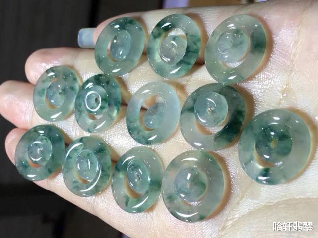 雕刻|怎么判别翡翠飘的蓝花好不好呢？