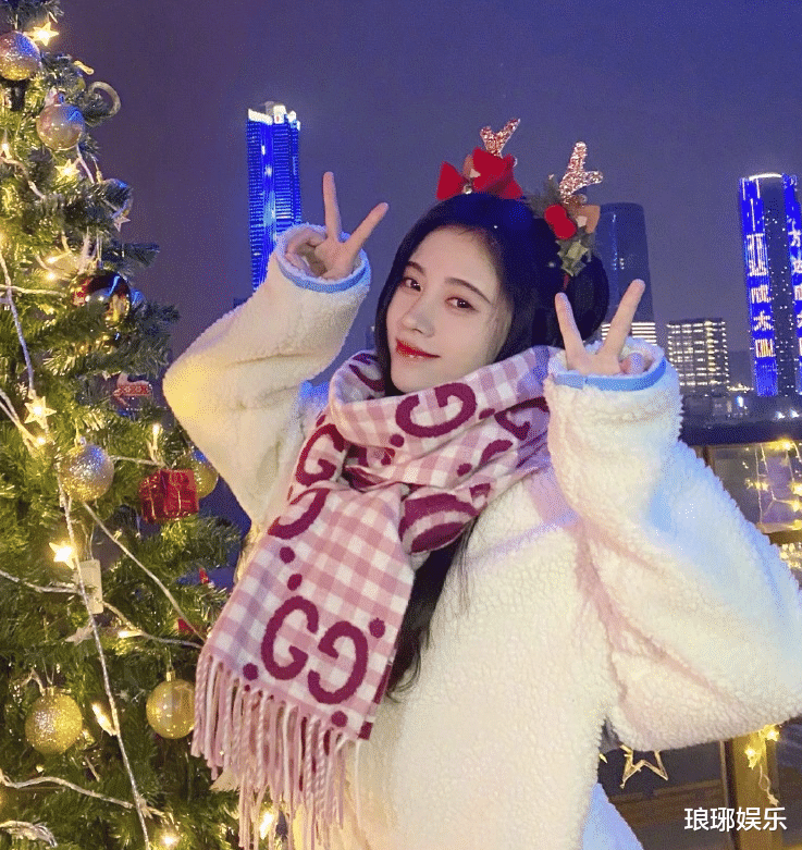 鞠婧祎|罗云熙模仿鞠婧祎，戴大口罩在机场被吐槽，一个小细节却拉回好感