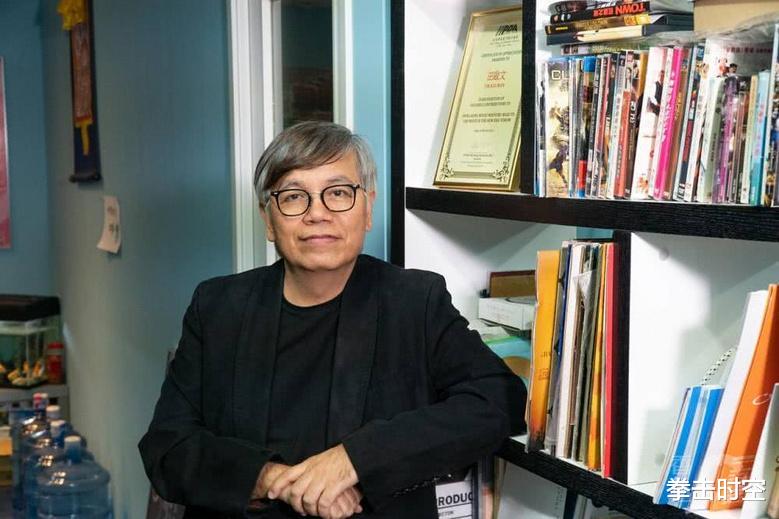 周星驰|周星驰现身吴孟达葬礼击碎谣言，进出灵堂左手保持一动作令人心痛