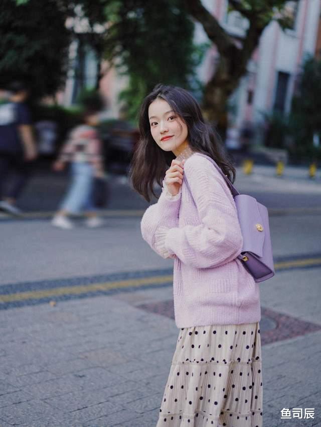 鱼司辰|30+的女生怎么穿才有气质？白色衬衫配长款简约大方，减龄又洋气