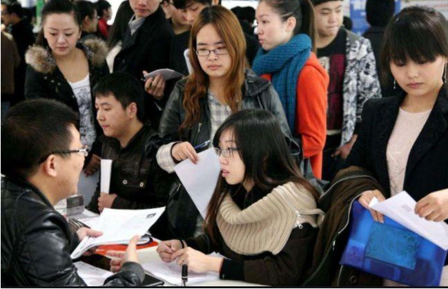 |将来“没前途”的大学生，毕业找工作都成问题，名校学生也没用