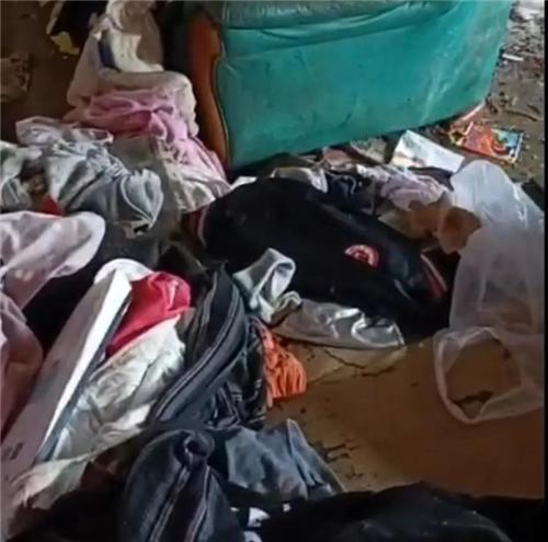 湖南4个月女婴睡在垃圾堆旁,喂泔水吃,亲爹用冰凉河水给她洗澡