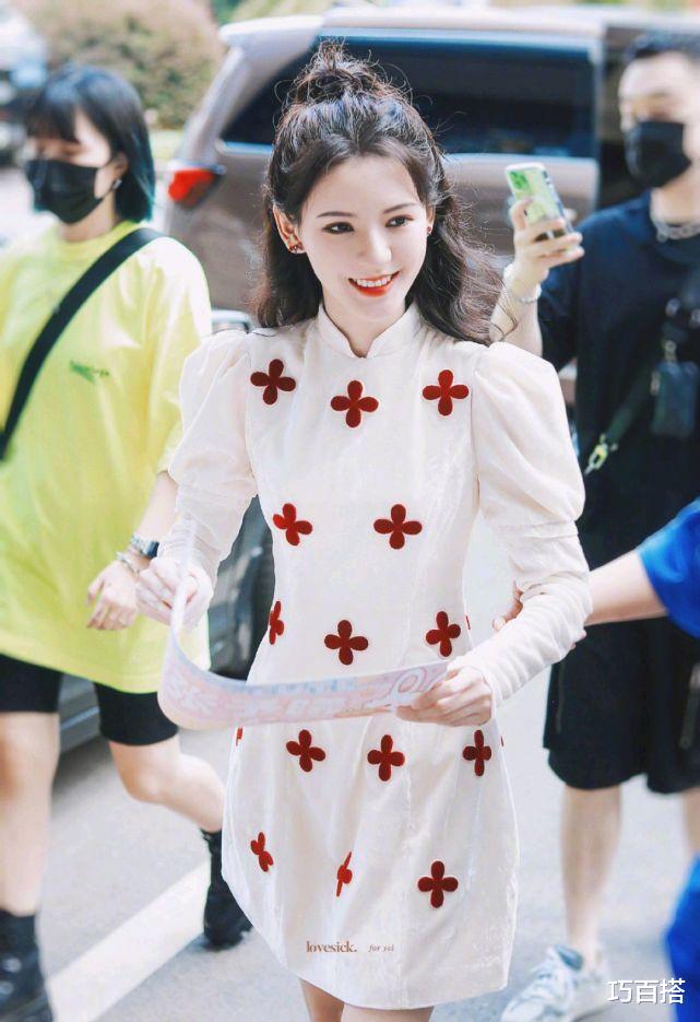 巧百搭|张予曦颜值没得说！穿丝绒裙尽显复古名媛范，小蛮腰也非常抢镜
