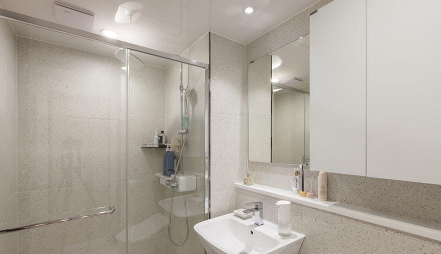 太天真了，你以为她家“空无一物”，实则到处藏收纳，敞亮如200㎡