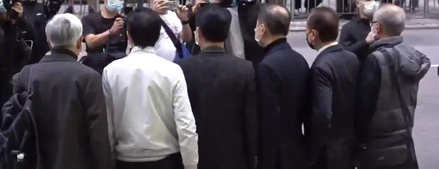 吴孟达|吴孟达设灵日感人细节：星爷提前到达，屏幕播放作品，花牌送不停