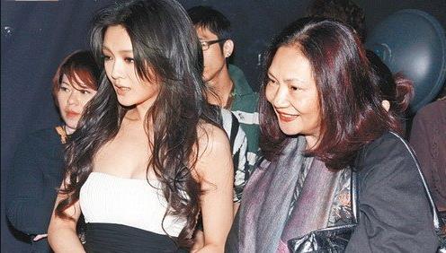 大S|大S的妈妈黄春梅:嫁入豪门当佣人,独自抚养三个女儿有泪水