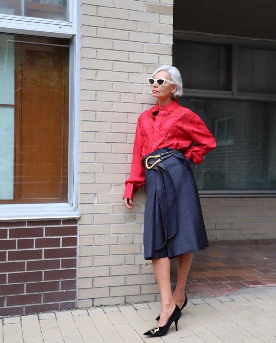 猫姐品衣有道|年过50岁的女人,初秋穿裙流行“三穿三不穿”,简单高级又显年轻