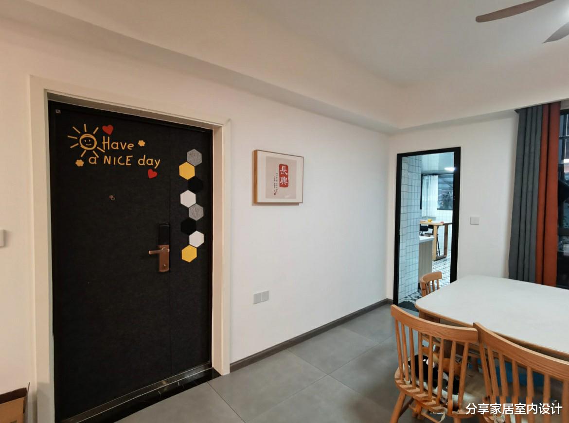 她家买二楼新房赠送80平露天超大阳台，真的是赚大了，让人羡慕！