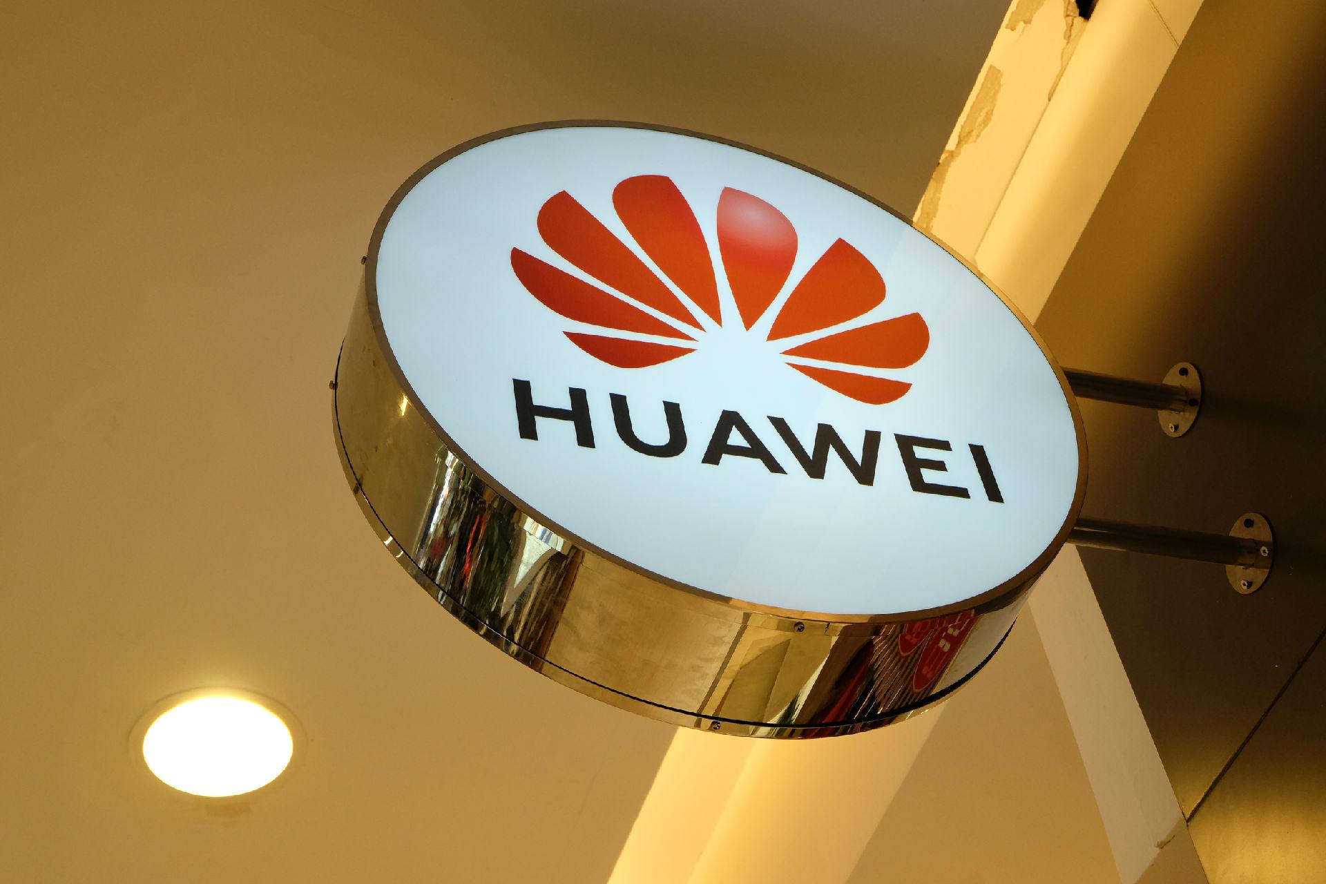 华为鸿蒙系统|国产厂商集体沉默后，华为鸿蒙终于接入第一家手机厂商