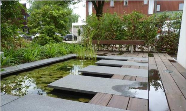 |家有庭院,就缺一个这样的入户水景,汀步铺装拼接甲板,步步生花