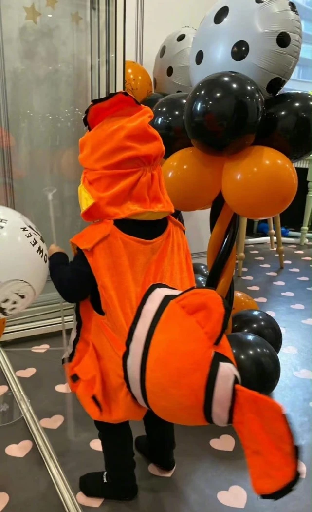 时尚风行派 章子怡高调晒全家福！儿子扮小丑鱼超萌，醒醒穿公主裙比姐姐吸睛