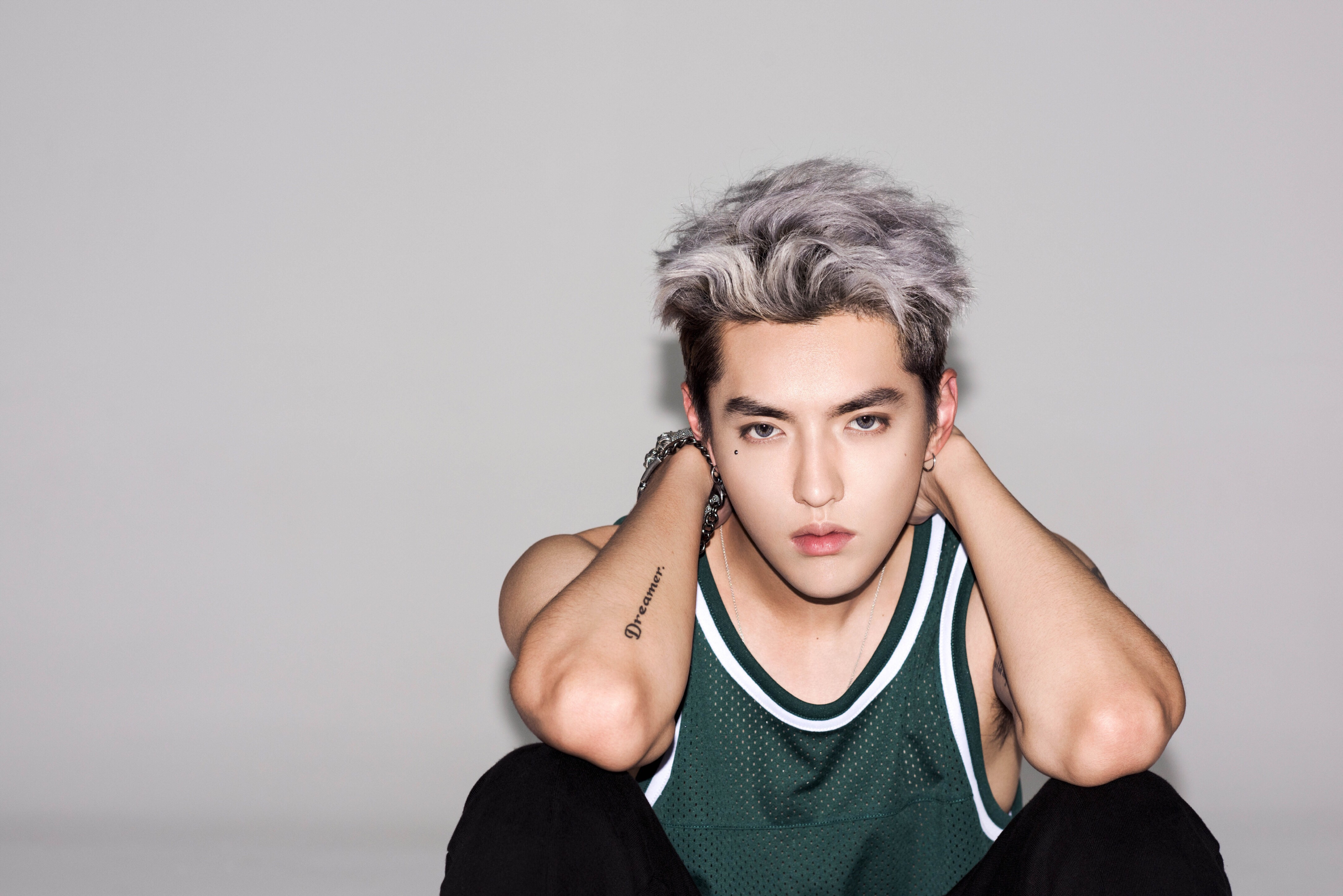 吴亦凡|牵扯更大的瓜! 吴亦凡为“赎罪”供出多位艺人？人民日报评论大快人心