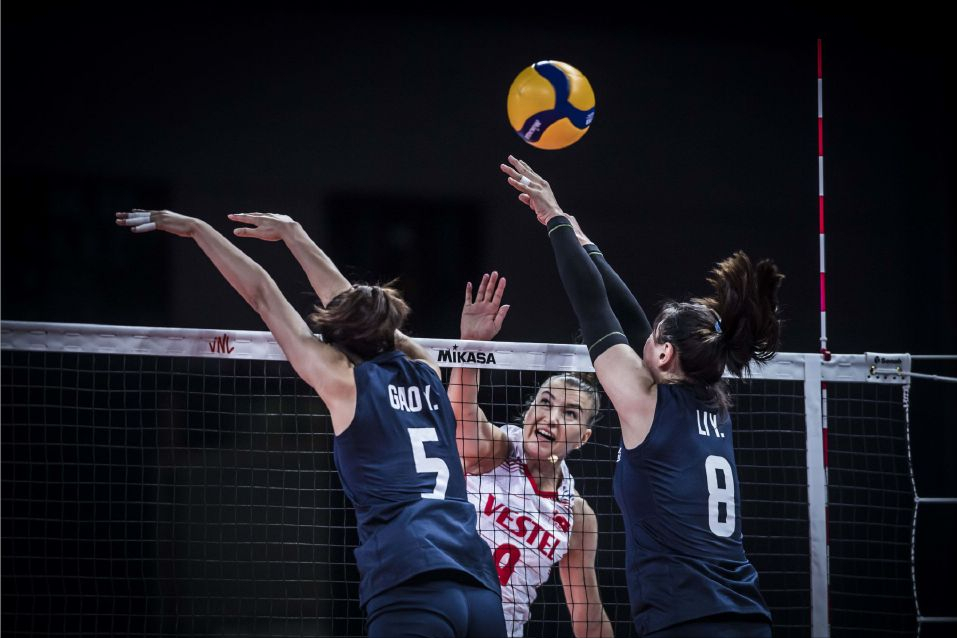 郎平|真相大白！郎平放弃指挥真实原因曝光，61岁铁榔头从未抛弃女排