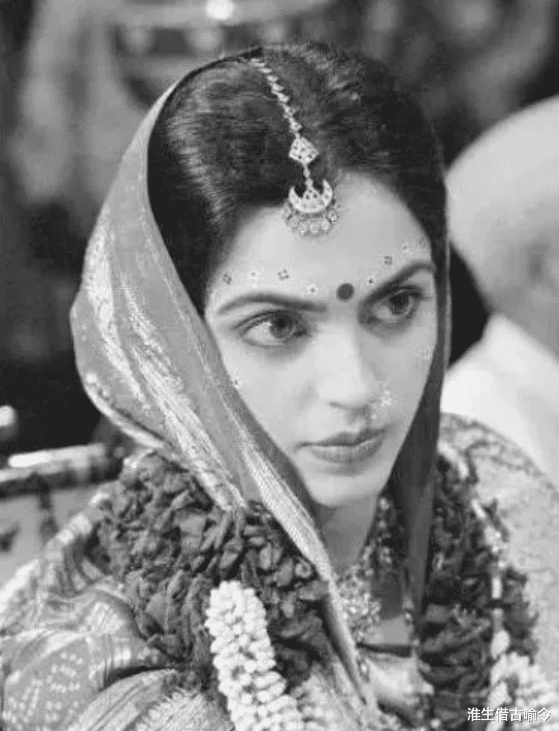 印度首富妻子有多美貌？和卡米拉，希拉裡同框比美，她都穩贏不輸-圖3