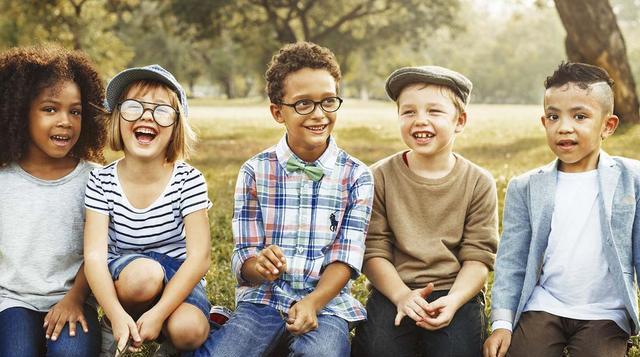 迪丽热巴|何洁直播哭诉：3个月没收入，养4个娃压力太大，网友：自作自受