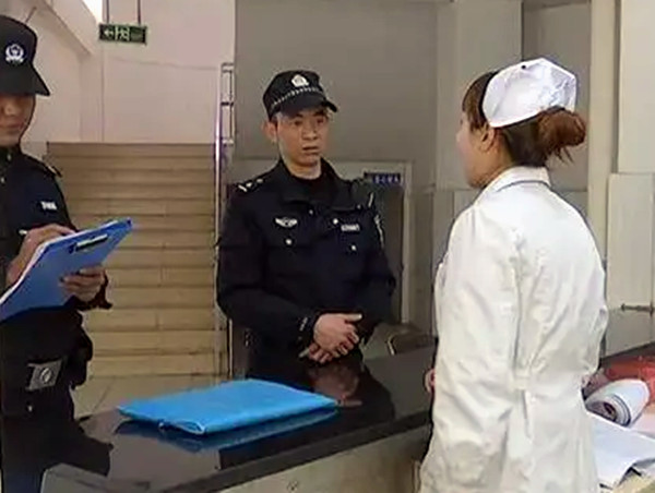 出轨妻子锤杀丈夫抛尸涵洞,6岁女儿目击抛尸过程