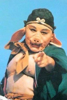 张雨绮|走丰腴路线的张雨绮突然瘦成筷子？和小8岁男友合体官宣，生图反倒惊艳