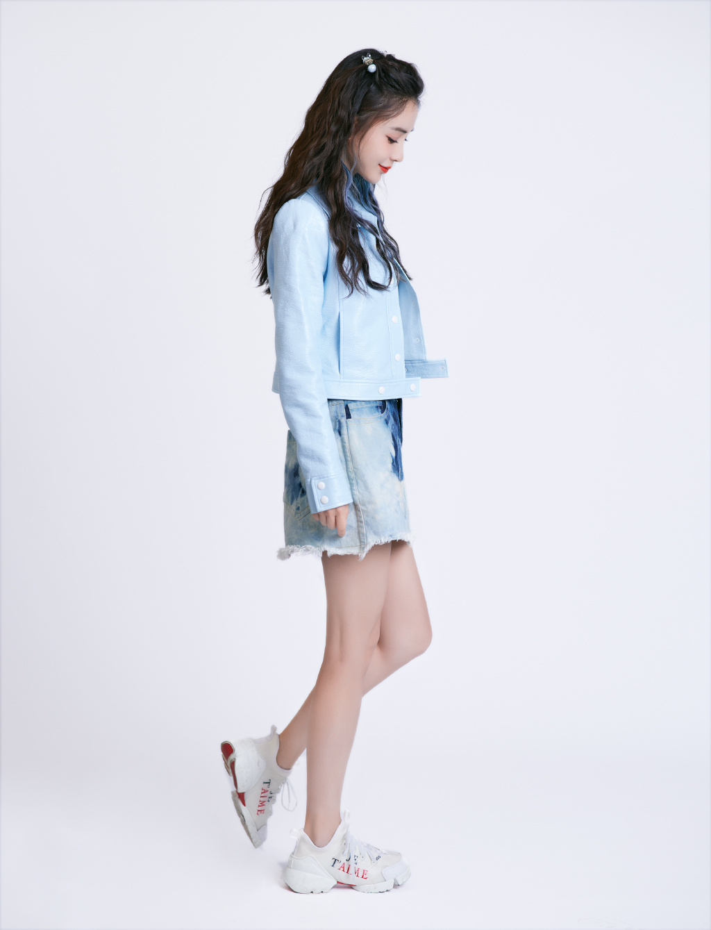 红珊瑚me|这条牛仔短裙真好看，显瘦又时尚，杨颖杨采钰穿得都很美