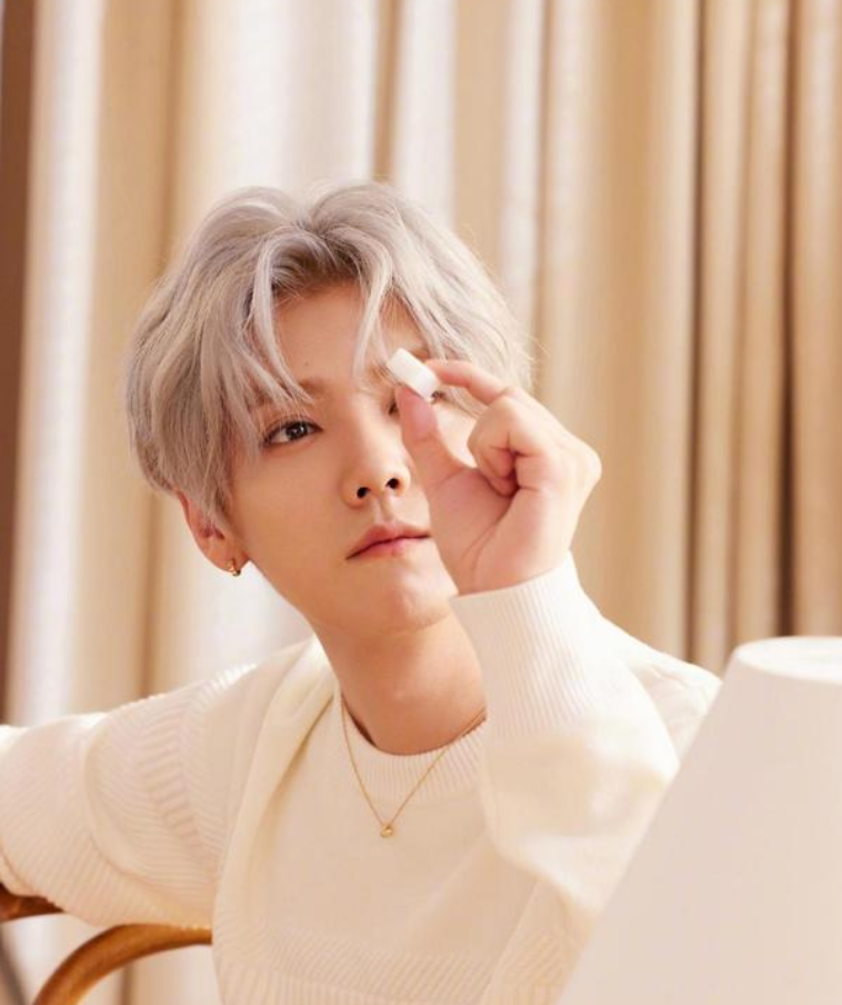 郭晓东|鹿晗解锁新代言，粉色西装照，优雅浪漫贵气十足